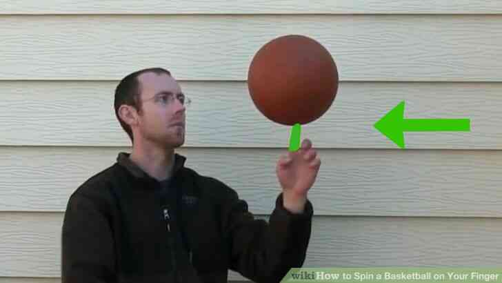 Image intitulée Spin un ballon de Basket sur le Doigt Étape 9